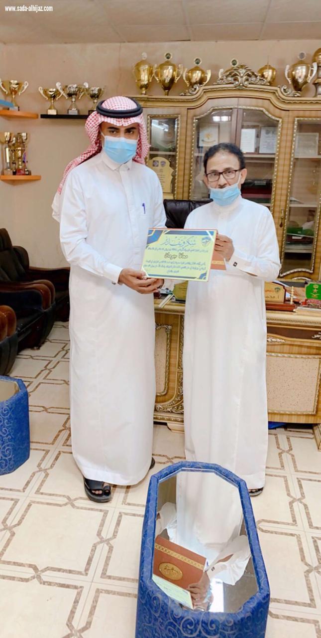 أبناء محافظة أبو عريش يقفون جنبا إلى جنب مع نادي اليرموك