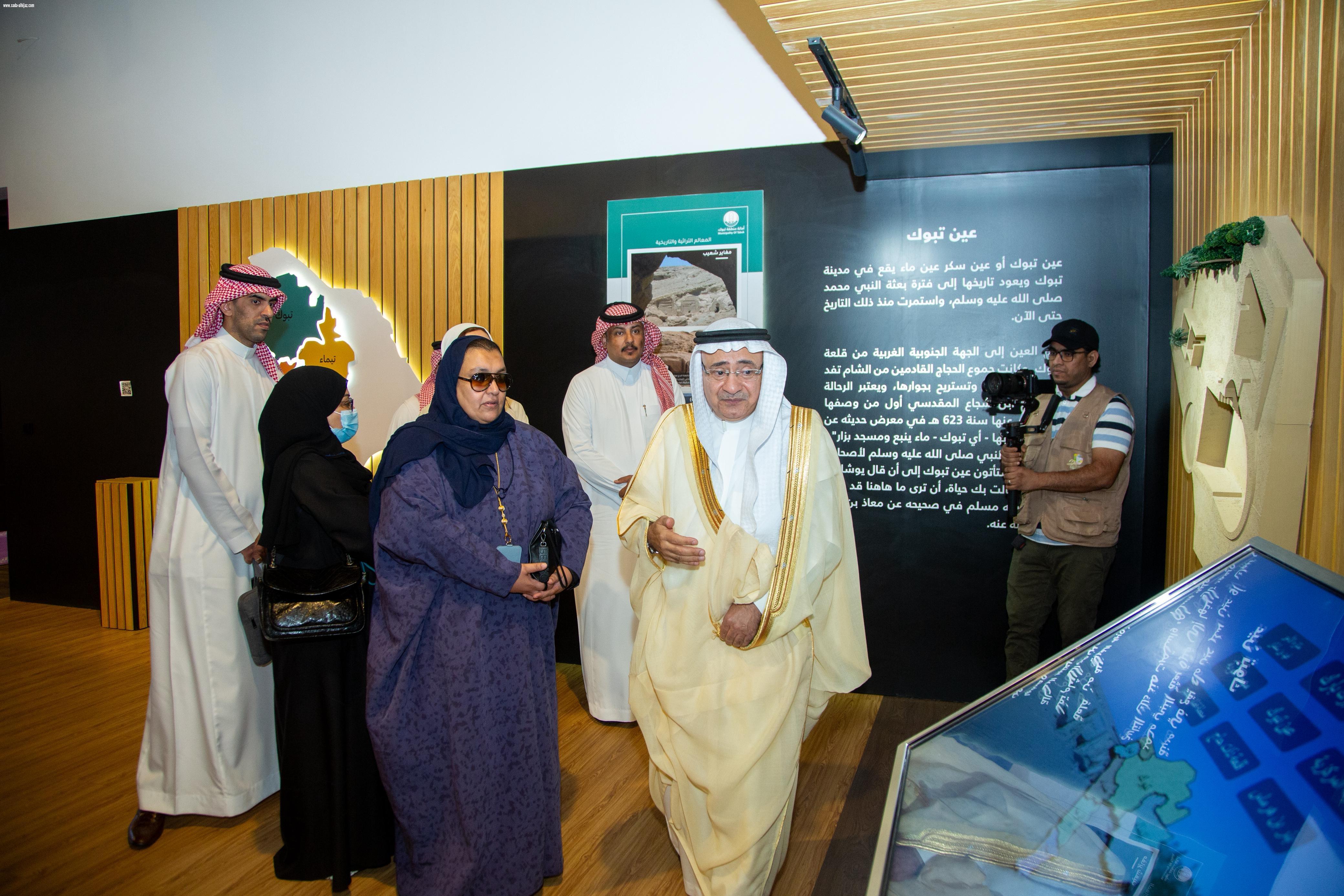 مستشار وكيل تنمية القدرات البشرية في وزارة البلديات والإسكان تطلع على المبادرات والمشروعات التنموية بمنطقة تبوك 
