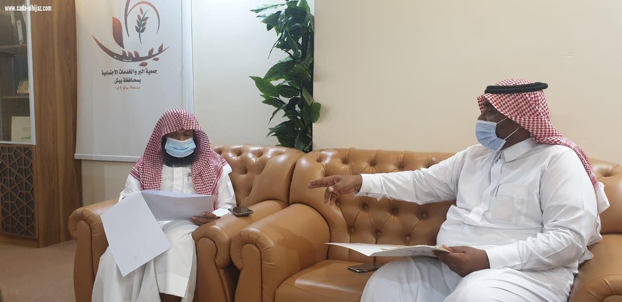 أمين عام الجمعية الخيرية بجازان يزور جمعية البر ببيش ويتلمس الاحتياجات للأسر بالجمعية 