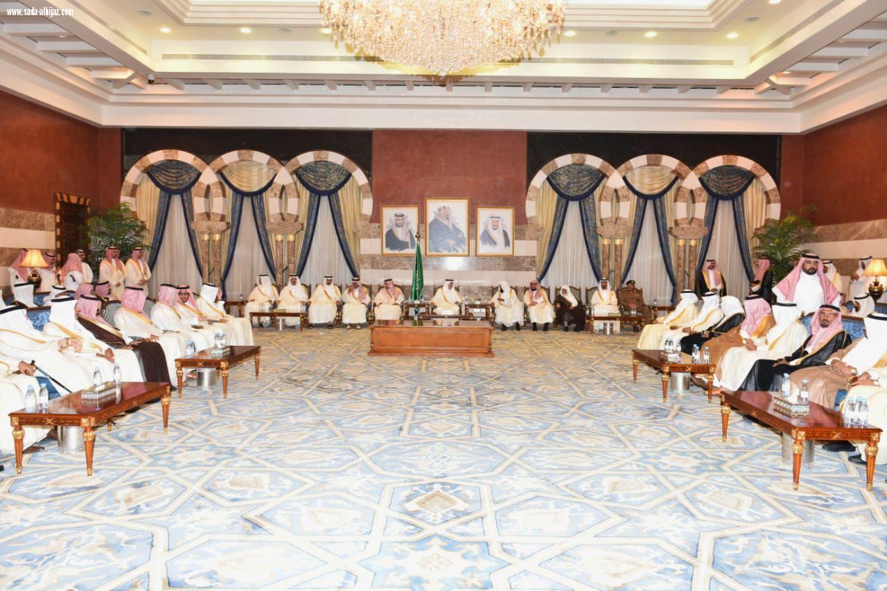 أستقبل الأمير خالد الفيصل  حموعاً من المهنئين بعيد الفطار في منزله بجدة