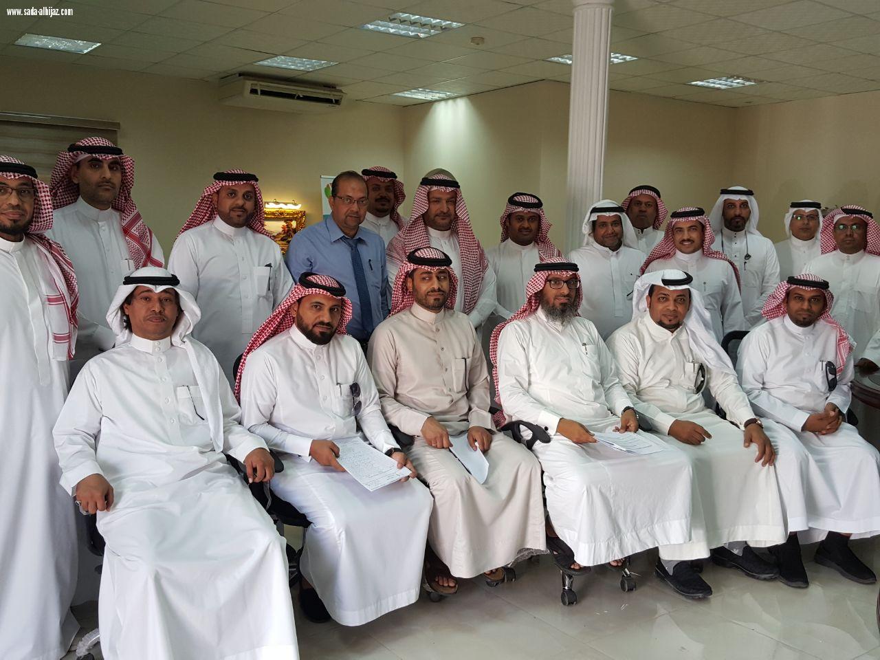 الغامدي يعقد إجتماع جائزة  حصة النشاط