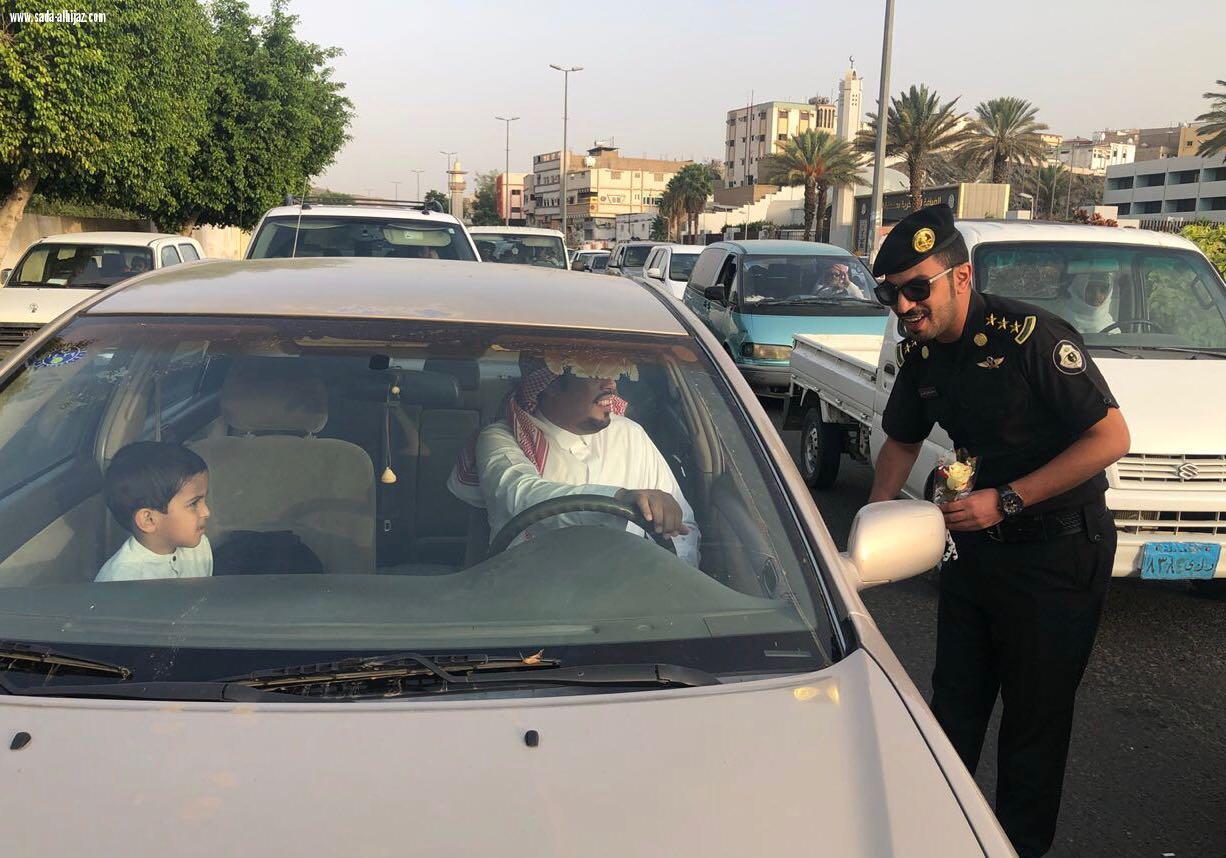 بالورد دوريات أمن الطائف تستقبل العام الدراسي الجديد 