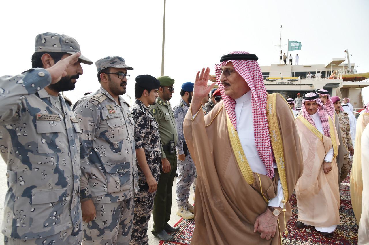 أمير منطقة جازان يلتقي مشايخ وأهالي فرسان 