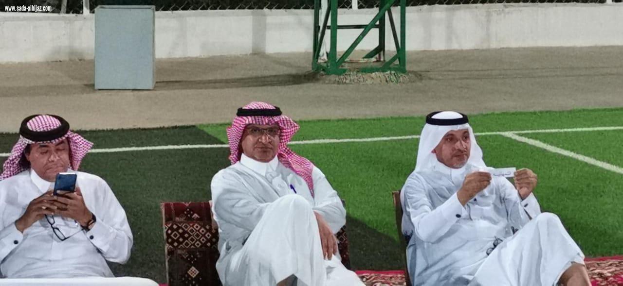 بحضور مدير مكتب رابطة الاحياء بالحد الحنوبي ومستشار لجنة التنمية بالطوال اجراء قرعة دورة الحد الجنوبي الاولى لكرة القدم