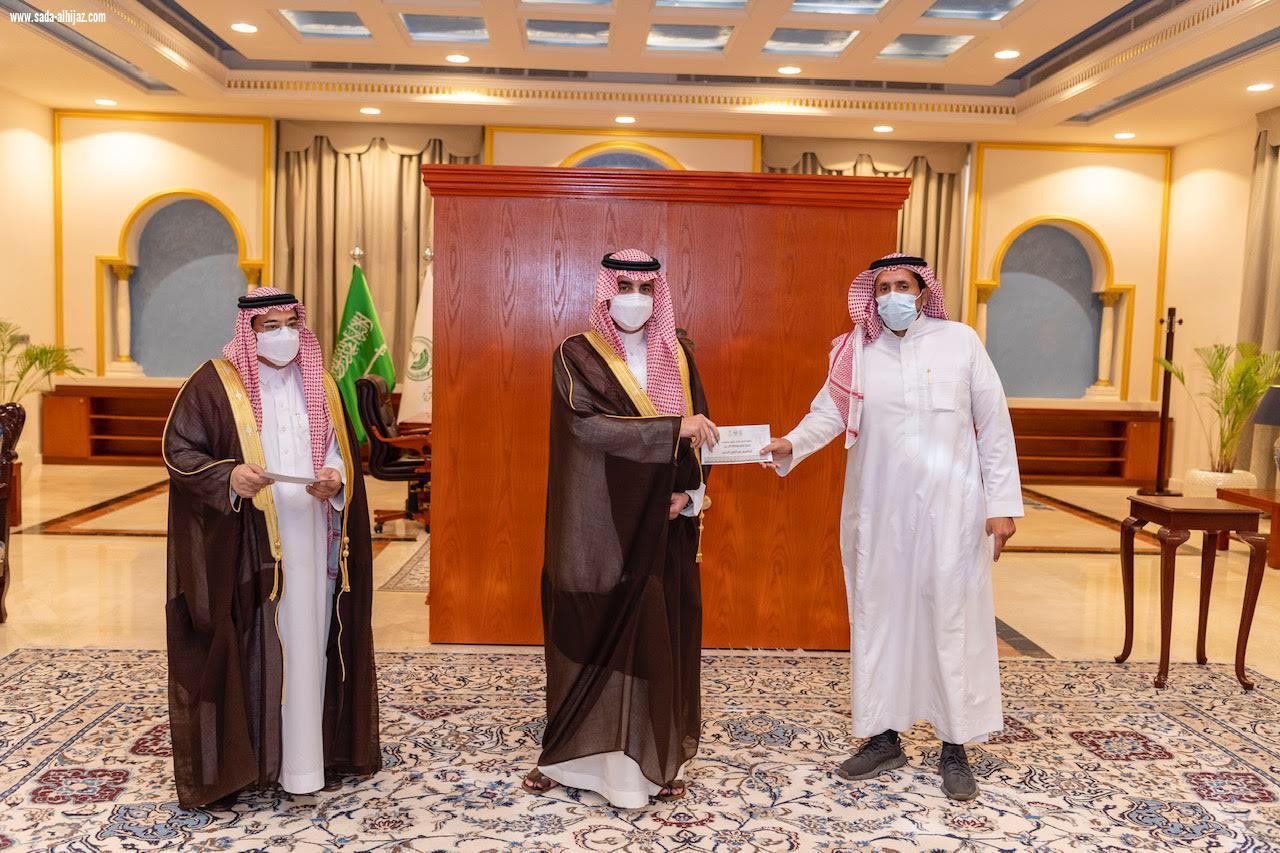 سمو أمير الجوف يسلم الفائزين بجائزة سموه لزيت الزيتون جوائزهم البالغة نصف مليون ريال