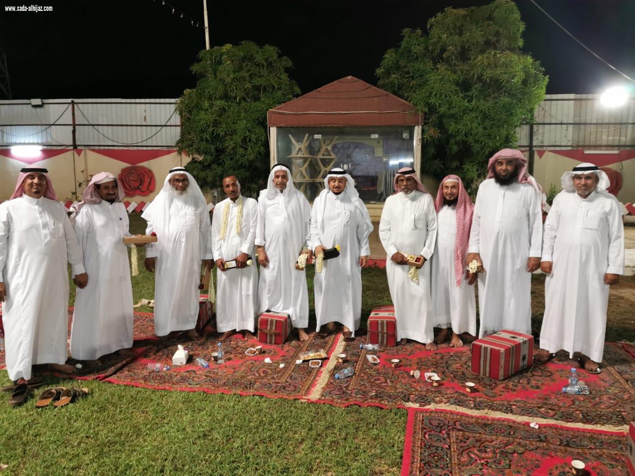 تنمية محافظة الطوال  تقيم حفل معايدة لخريجي المعهد العلمي للعام ١٣٩٤/ ١٣٩٥ للهجرة