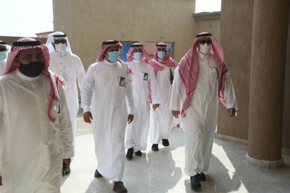 محافظ صبيا يطلع على المشاريع التعليمية والمدرسية وانجازات منصة مدرستي