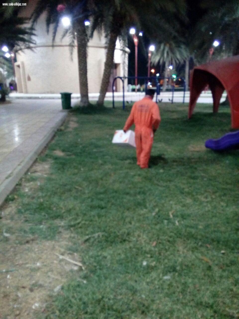 بلدية صامطةتكثف أعمال النظافة داخل المحافظة والقرى التابعة لها