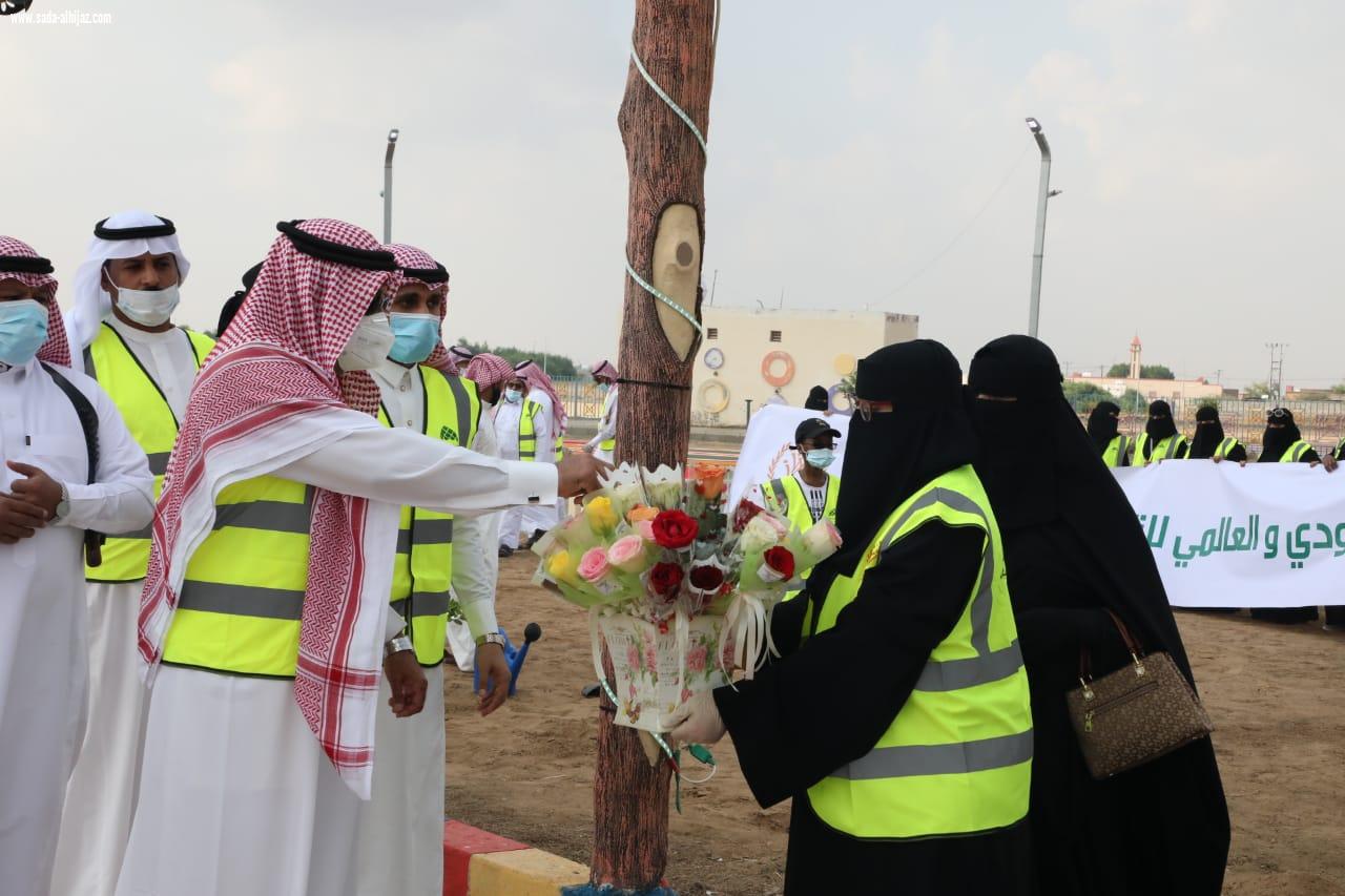 غرس 200 شتلة ومعالجة التشوهات البصرية برعاية التركي بلدية مركز القفل تطلق عدة مبادرات وأنشطة تزامناً مع اليوم العالمي للتطوع 2020م