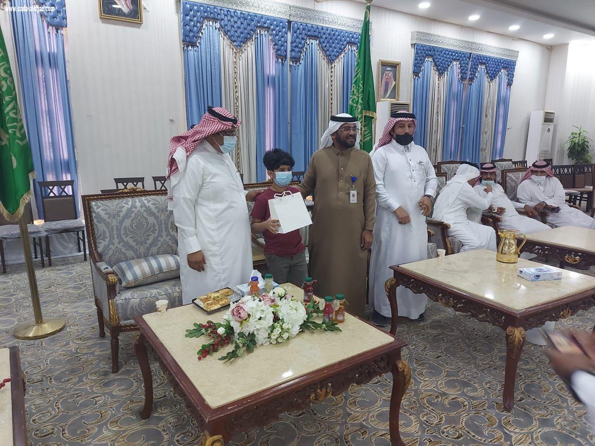 نفذ من قبل مستشفى العارضة العام | محافظ محافظة العارضة يدشن معرض أحاجي