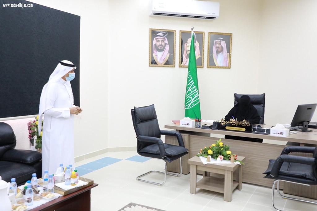 مدير تعليم جازان يقف على النماذج المدرسية الجديدة ويتفقد أعمال الصيانة بمدارس أبوعريش