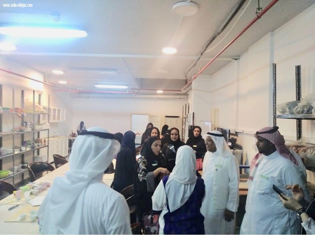 زيارة مجموعة من الحرفيين أعضاء نادي رواد الإنجاز لـ حرفية سعودية