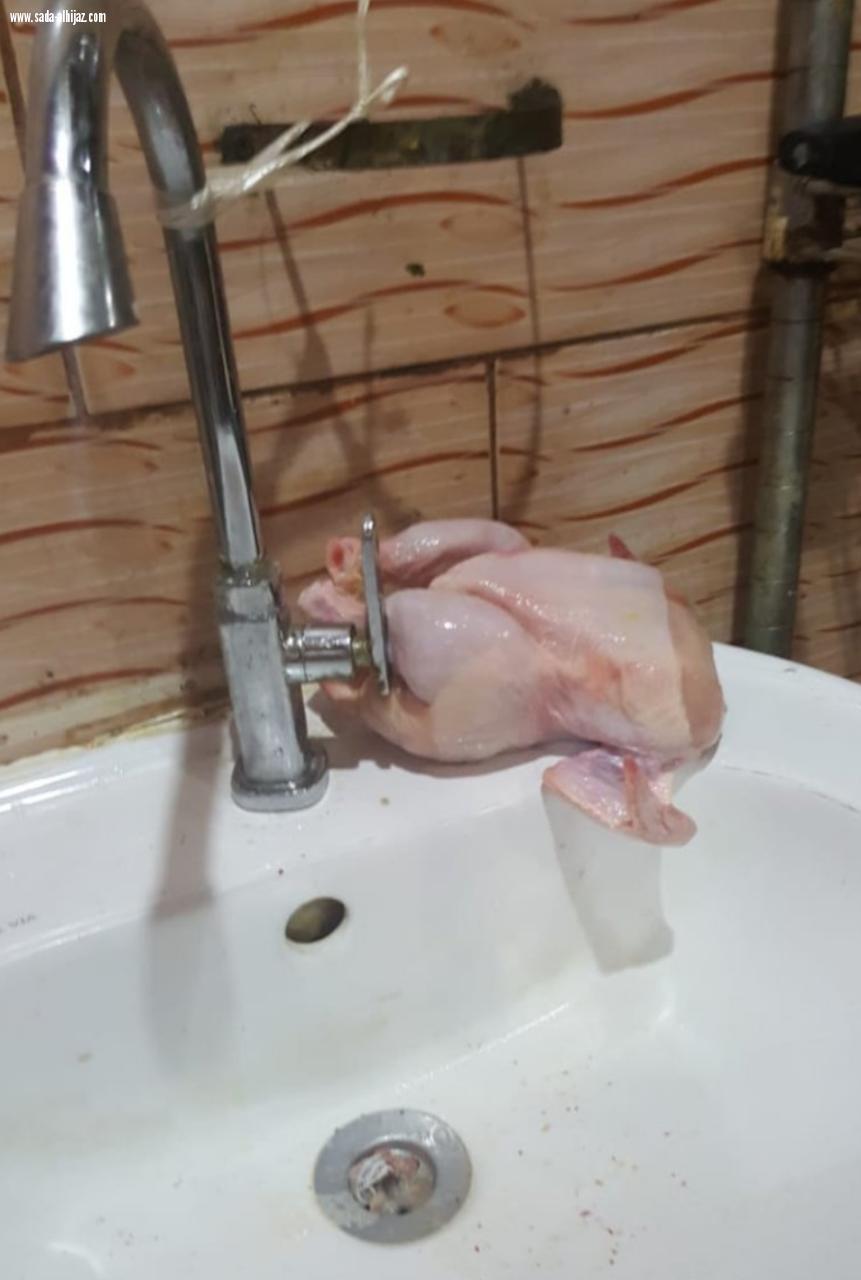 بلدية محافظة ينبع تنضم جولات ضمن حملة (غذاؤكم أمانة) وتضبط أكلات رمضانية غير صالحة.