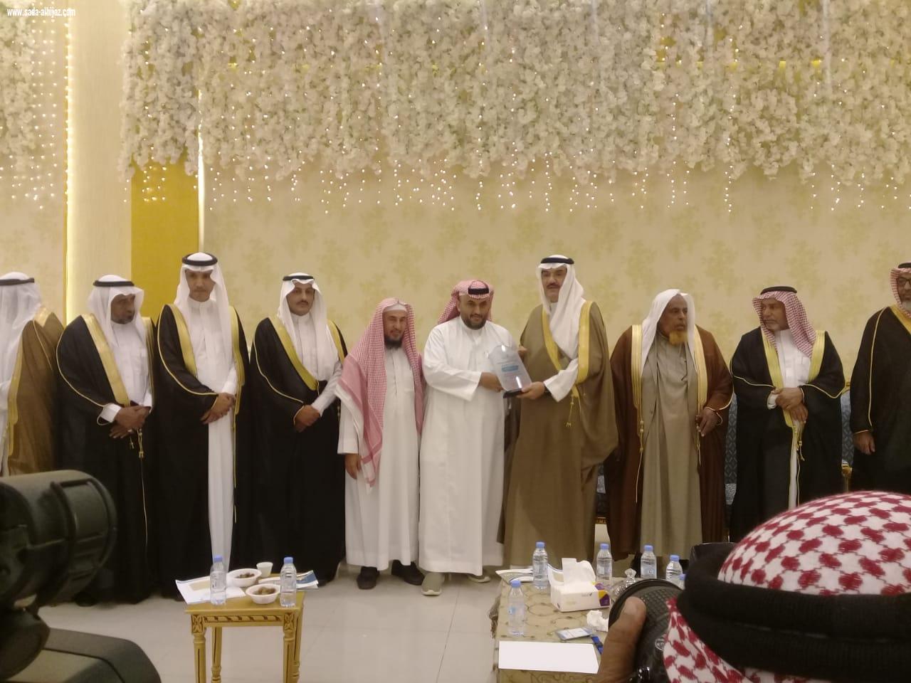 بحضور محافظ الطوال لجنة التنمية تكرم الفائزين بجائزة التميز في دورتها الثالثة ١٤٤٠هـ