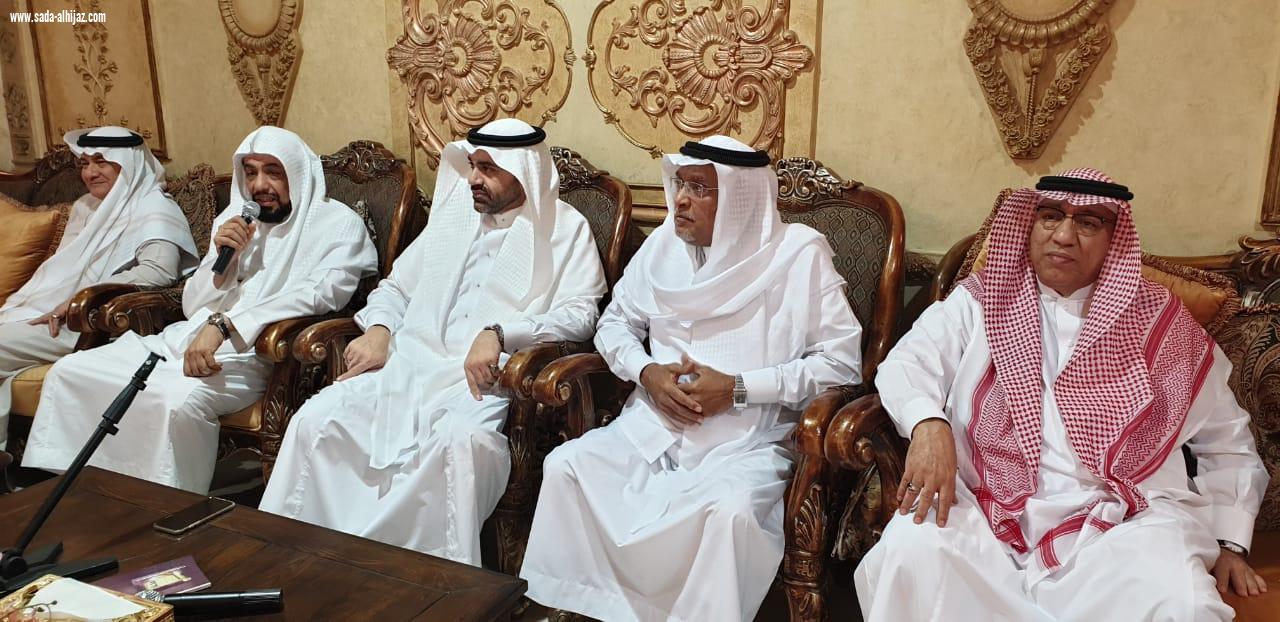 حكيم مكة يحتفل بالزمزمي بمناسبة التمديد له من قبل وزير الحج