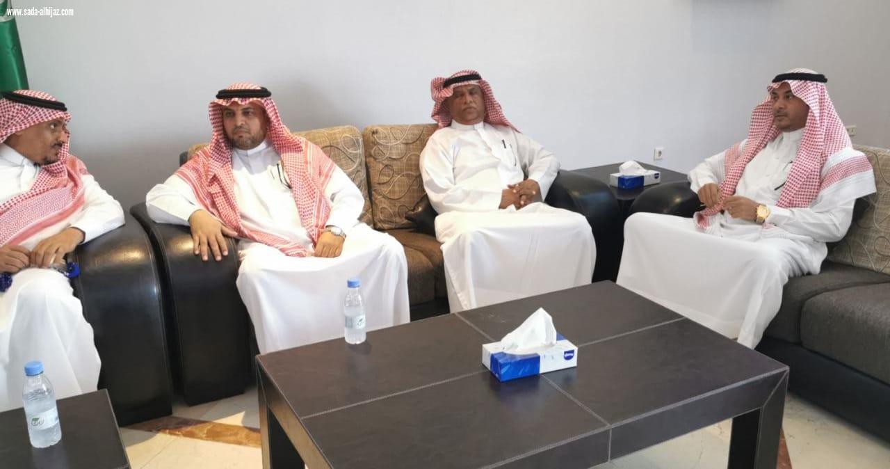 مشايخ وأعيان وابناء محافظة الطوال يستقبلون الدكتور عبدالرحمن ناشب بعد فترة علاجه بالرياض