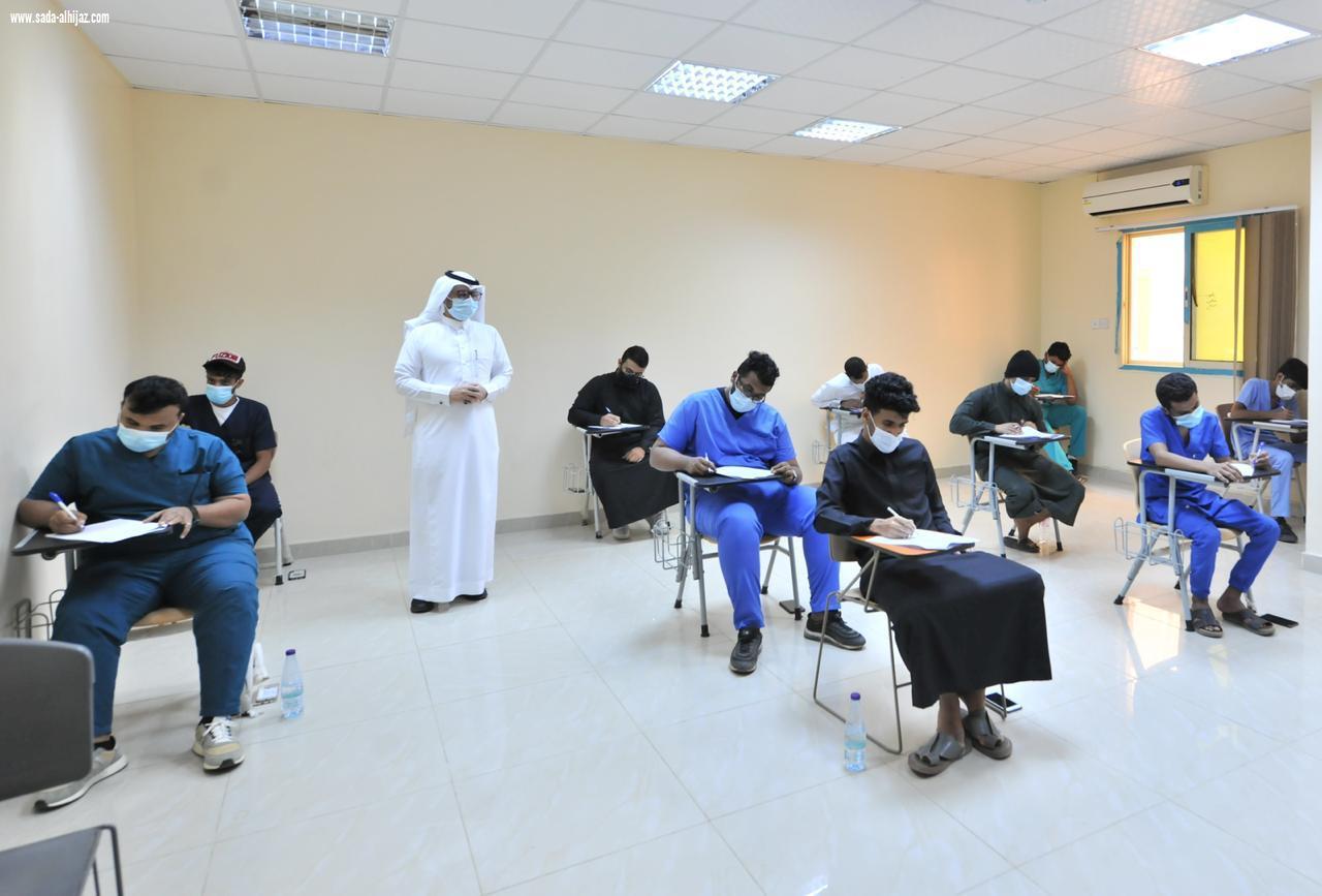 وسط تطبيق للإجراءات الاحترازية والتدابير الوقائية طلبة جامعة جازان يواصلون اختباراتهم النهائية