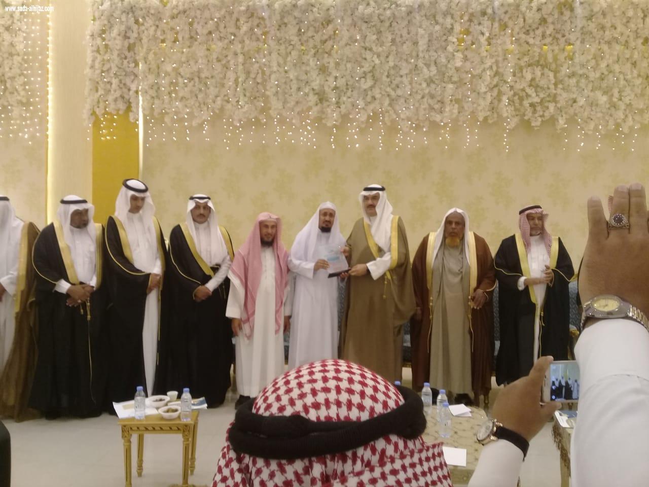 بحضور محافظ الطوال لجنة التنمية تكرم الفائزين بجائزة التميز في دورتها الثالثة ١٤٤٠هـ