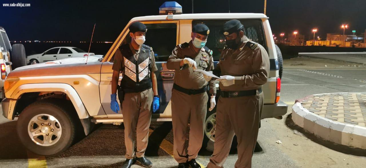 باشراف مساعد مدير شرطة جازان الدوريات الامنية تطبق حضر التجول بمحافظة الطوال وقراها وآل عمر المواطنون والمقيمون يبدون تجاوبا كبير في محافظة الطوال والقرى التابعة لها