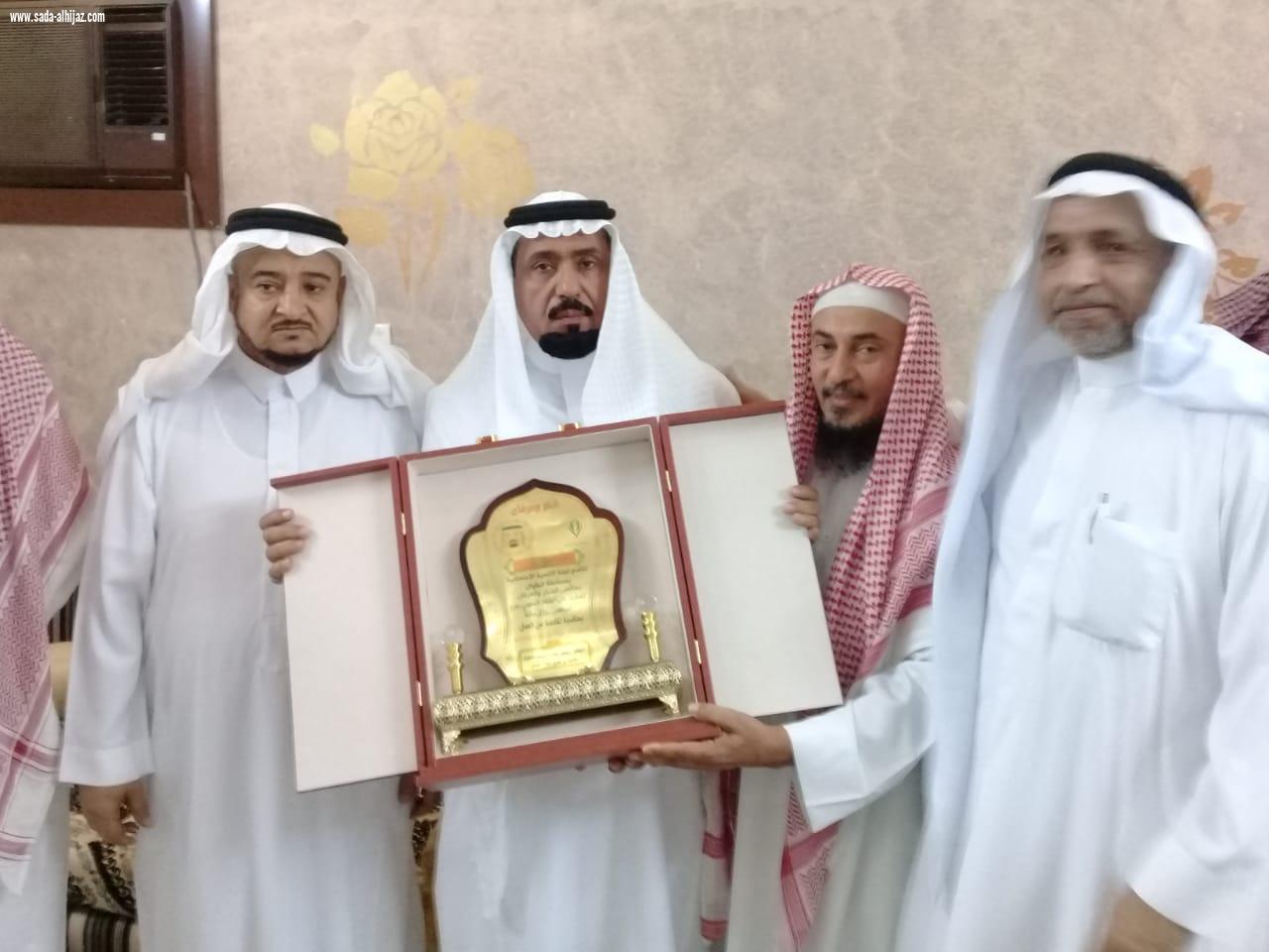 في ليلة الوفاء مشايخ واعيان بني حمد بمحافظة الطوال يكرمون الفيفي بمناسبة تقاعده