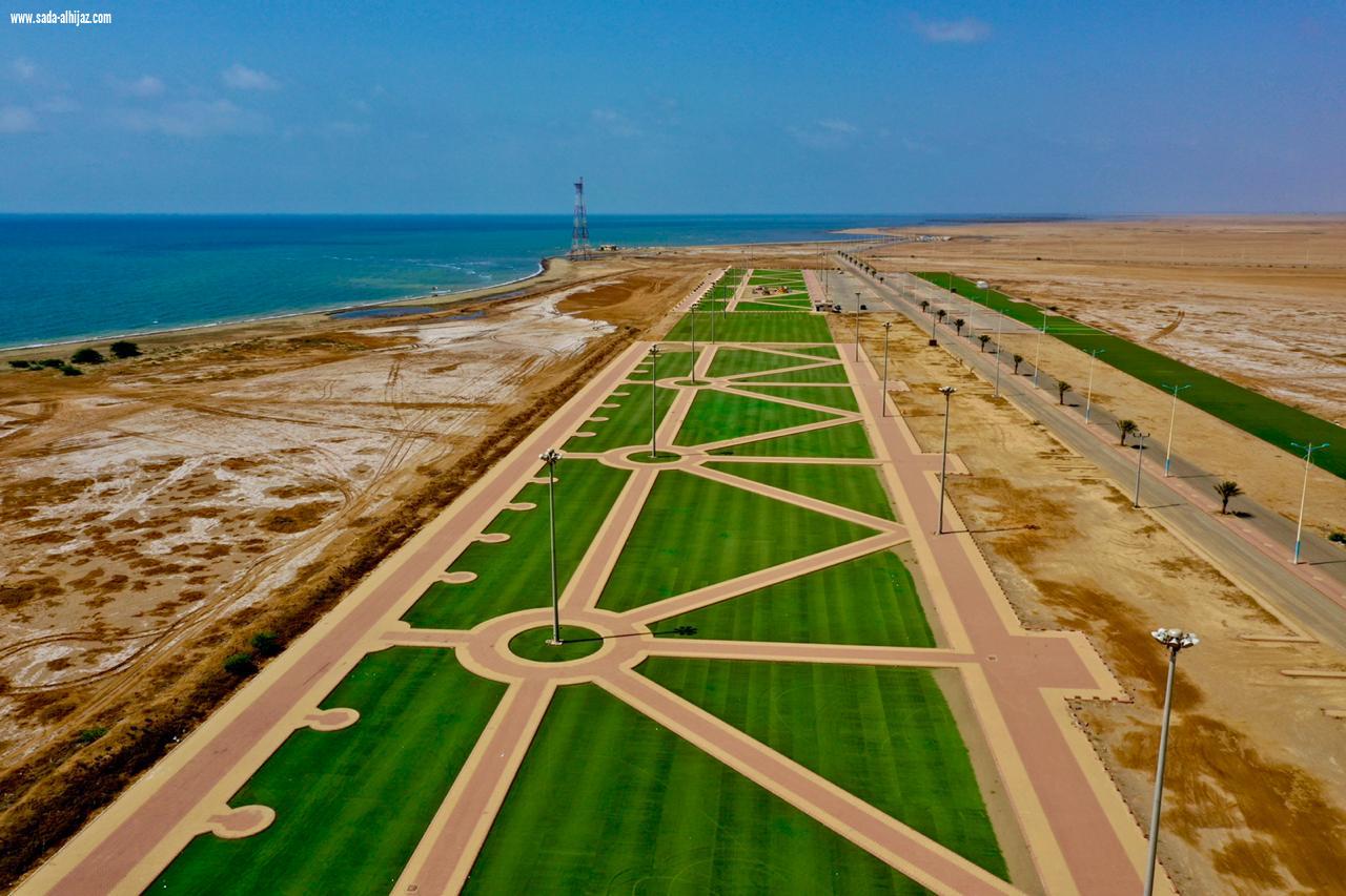 مركز عتود يشكل نقطة جذبٍ سياحي بشواطئه البكر وكثبانه الرملية