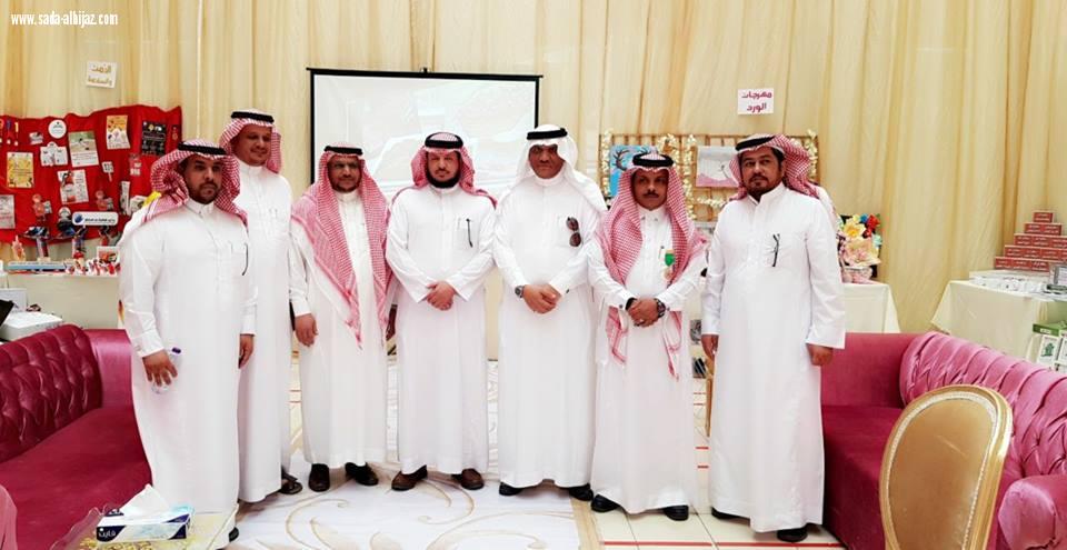 مدير تعليم الطائف يدشن معرض ختام انشطة الطالبات بالثانوية العاشرة