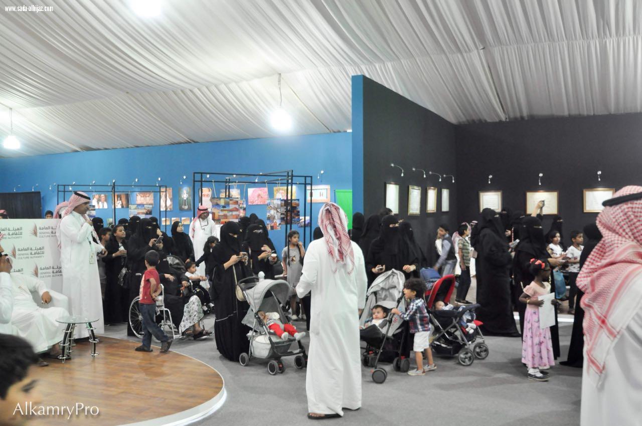 خيمة تعاكظ  محطة هامة لزوار سوق عكاظ