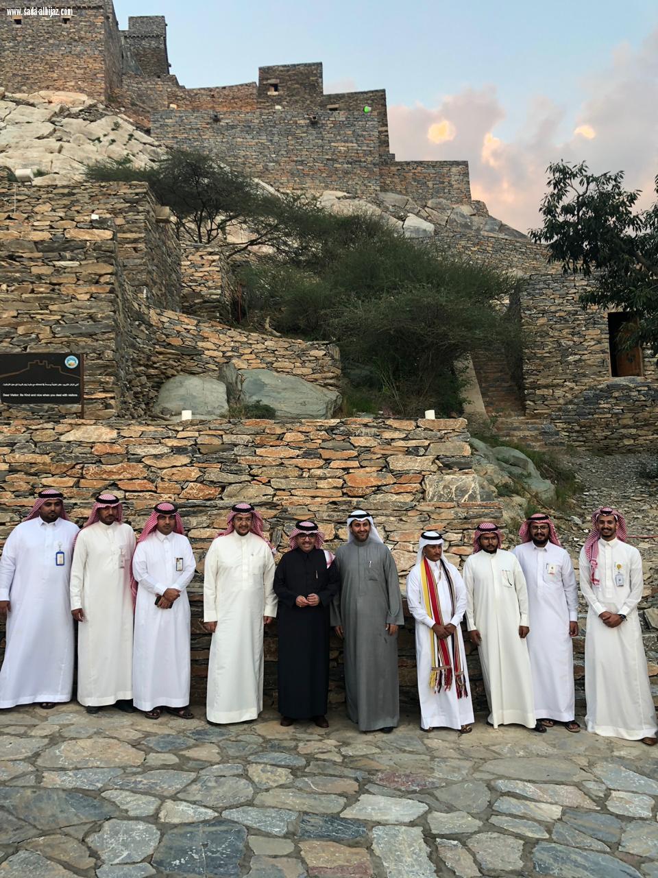 رئيس المنظمة العربية للسياحة يزور كهوف شذا وذي عين  التراثية