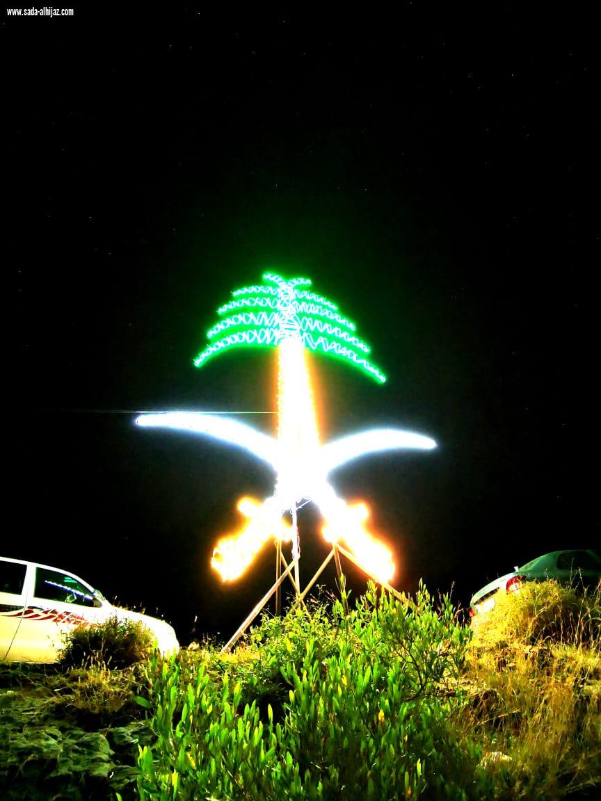 أهالي حبس يزينون جبلهم بالخضرة ليوم الوطن