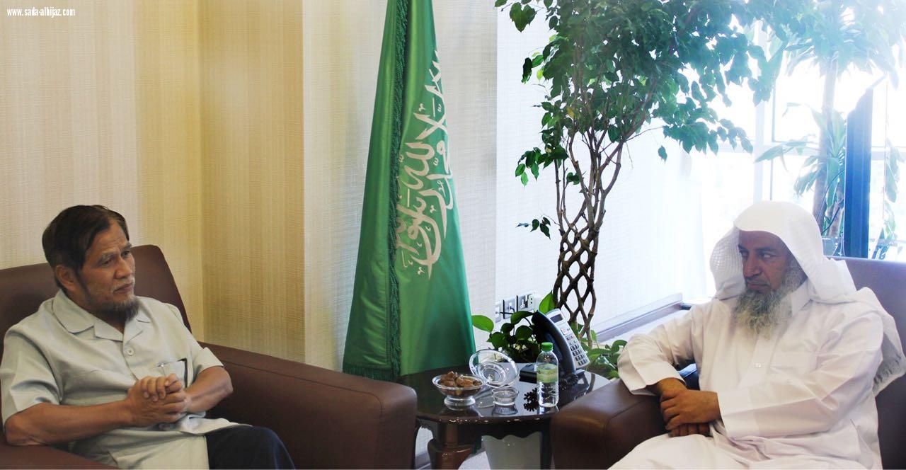 ناقشا الترتيبات الخاصة بالمؤتمر الإسلامي الذي تنظمه الوزارة  والرابطة في كوالالمبور في الشهر القادم 