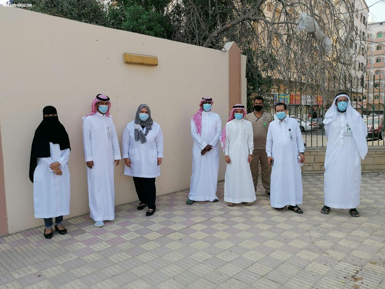 زراعة عشرات الاشجار والشتلات في محيط المراكز الصحية بجدة