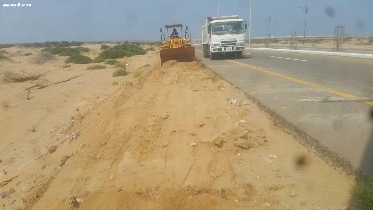 بلدية الموسم تكثف أعمالها في النظافة وازالة المخلفات ومكافحة الرش