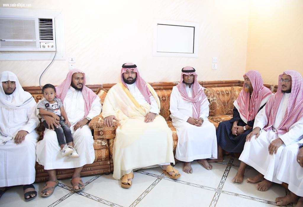 نائب أمير منطقة جازان ينقل تعازي القيادة لوالد وذوي وكيل رقيب   فيصل فارس