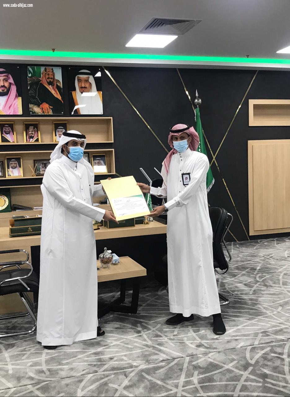مدير عام الشؤون الصحية بجازان يكرم مدير إدارة الرعاية الصحيةالمنزلية