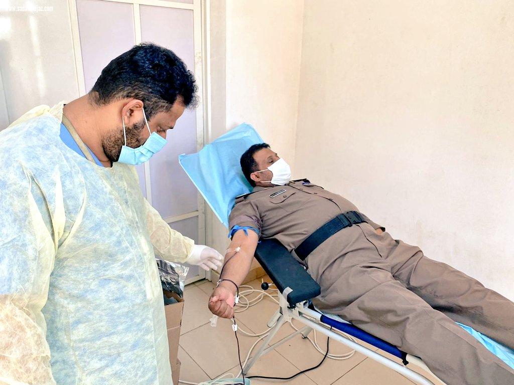 بالتعاون مع مختبر مستشفى المحافظة  شرطة صامطة تنظم حملة تبرع بالدم لمنسوبيها