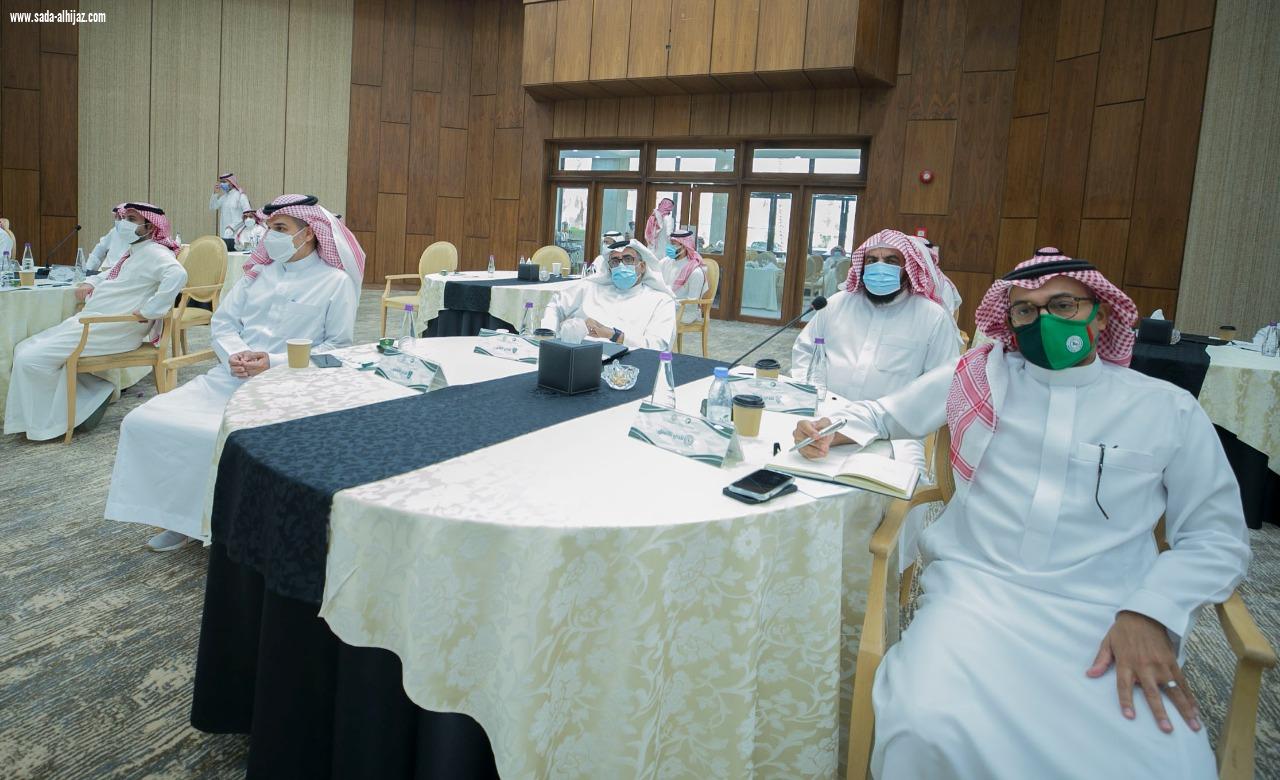 وزير الرياضة يعقد اجتماعاً مع رؤساء أندية دوري كأس الأمير محمد بن سلمان للمحترفين 