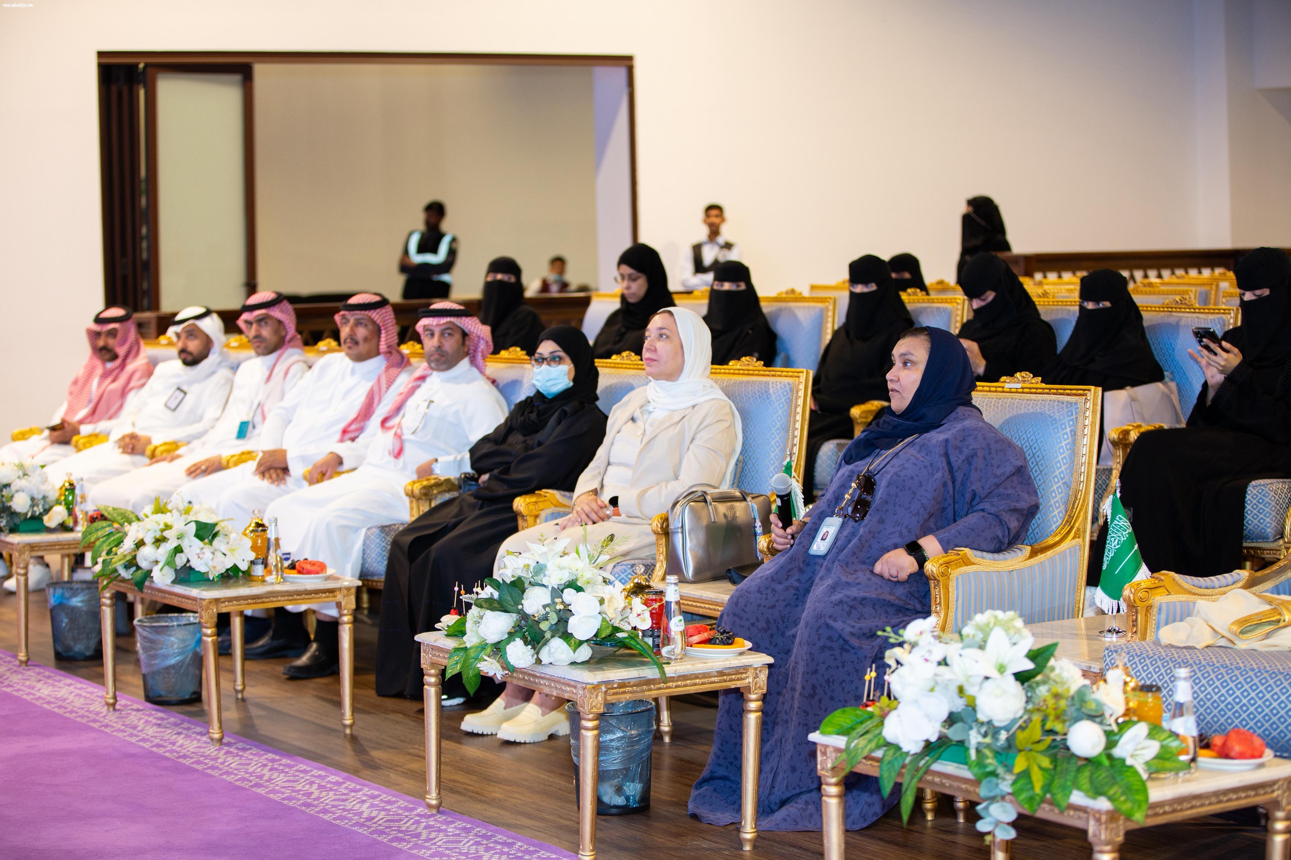 مستشار وكيل تنمية القدرات البشرية في وزارة البلديات والإسكان تطلع على المبادرات والمشروعات التنموية بمنطقة تبوك 