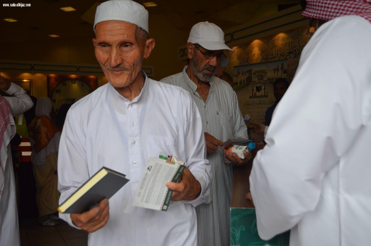 رئيس بعثة الجزائر يثني على الخدمات