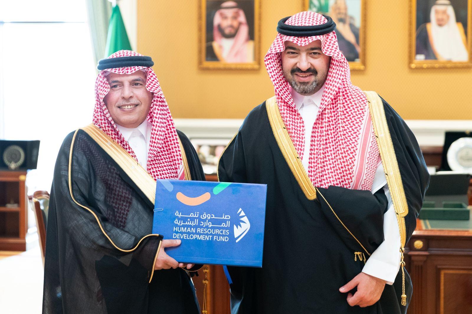 نائب أمير تبوك يطلع على التقرير السنوي لصندوق تنمية الموارد البشرية “هدف “  