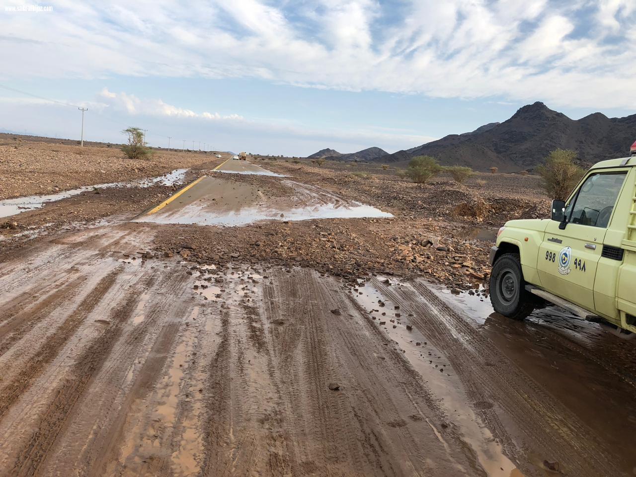 مديرية الدفاع المدني بمنطقة المدينة المنورة تنوه الاخوة المواطنين و المقيمين سالكي طريق مهد الذهب