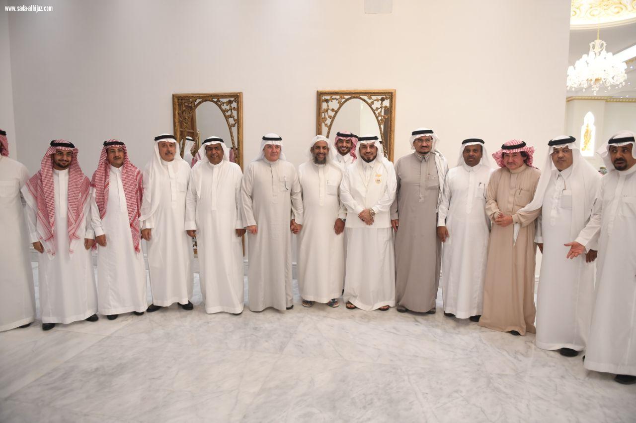 الأحمدي ورجال أعمال مكة المكرمة يكرمون الشريف محمد الراجحي