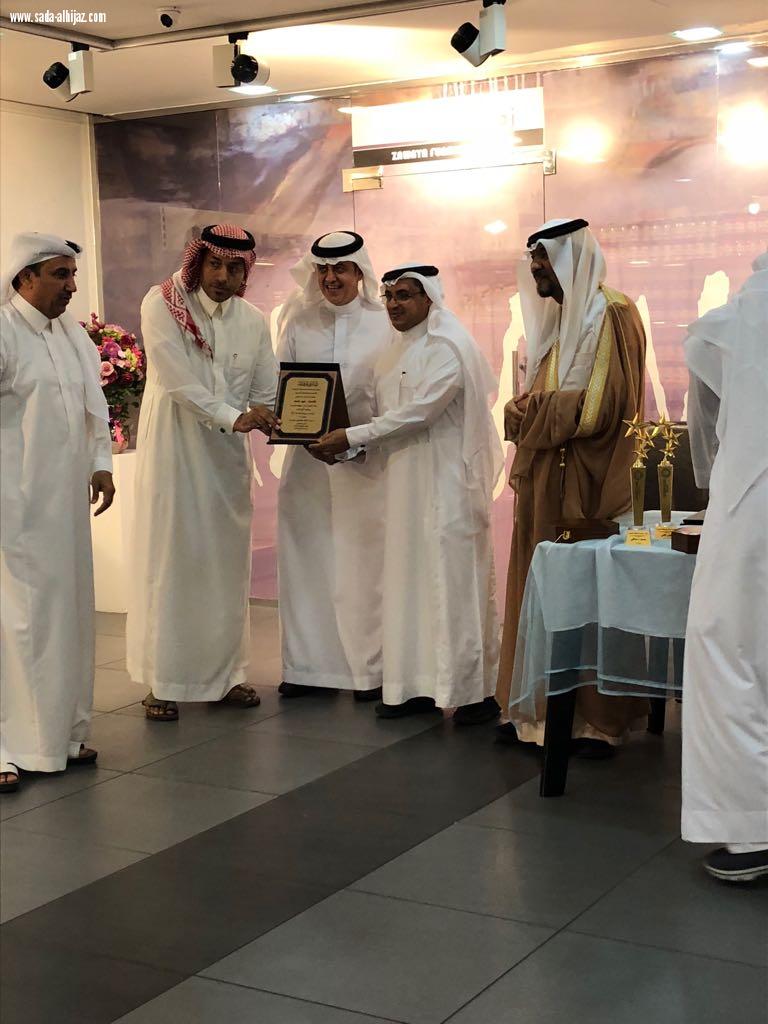 بحضور تشكيليين وأكاديميين جستر الغربية تدشن معرض زوايا إبداعية