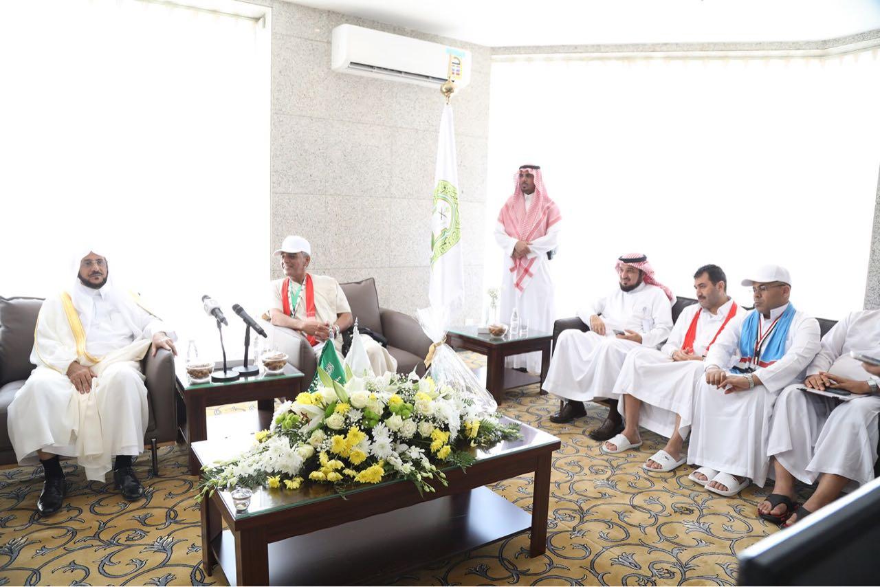 وزير الشوؤن الإسلامية يزور ذوي شهداء رجال  الجيش والشرطة المصريين في  مقر  إقامتهم بمكة المكرمة 