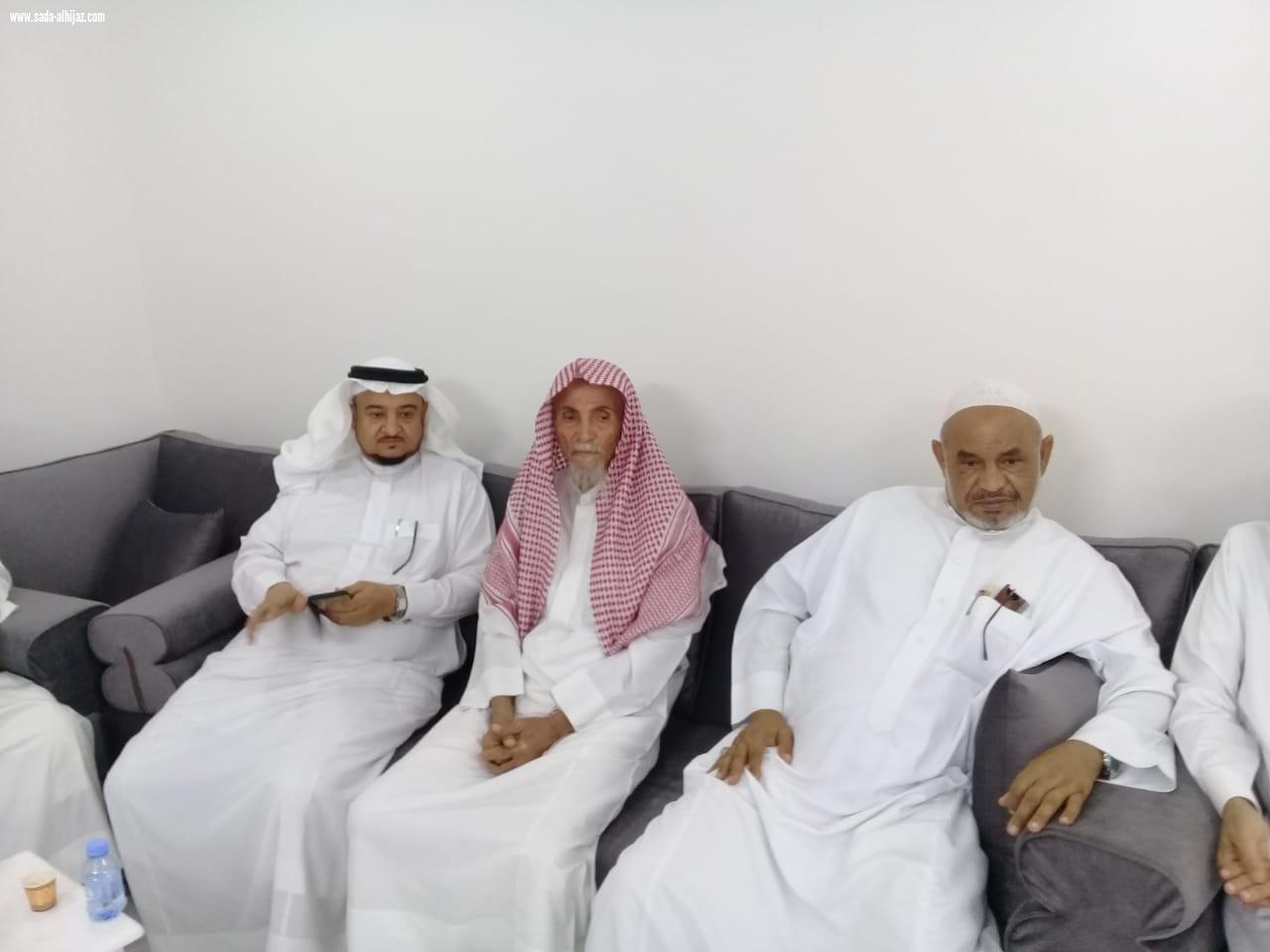 شيخ شمل آل عيسى بني حمد يكرم ابنائه بحضور المشايخ واعيان محافظة الطوال