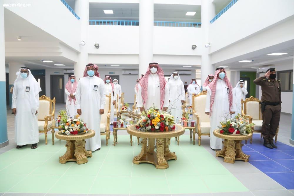 محافظ صبيا يطلع على المشاريع التعليمية والمدرسية وانجازات منصة مدرستي