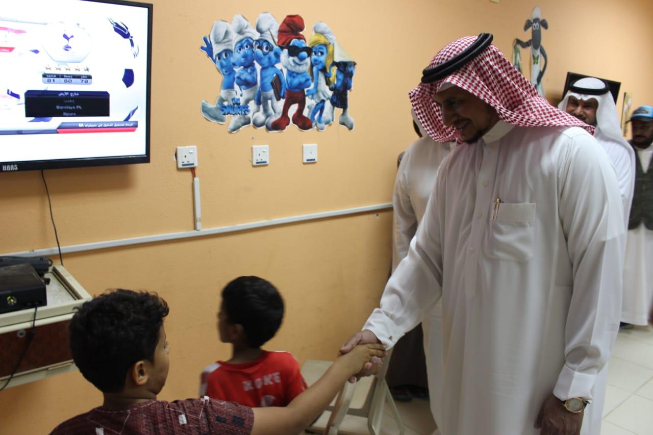 مدير التعليم بجازان د. عسيري الاحوس يزور نادي حي الحصمه