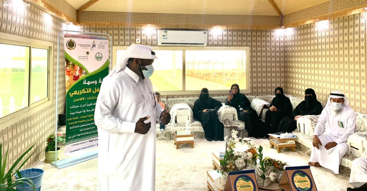 لجنة تراحم جازان تودع اثنين من منسوبيها بعد انتهاء فترة عملهما في اللجنة