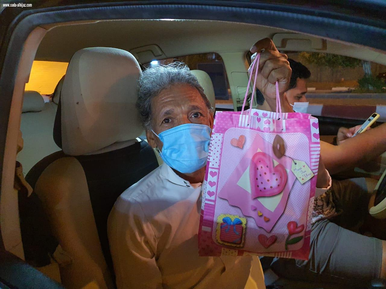 نشاط المباركة ينفذ برنامج  يداً _ بيد  للحد من انتشار فيروس كورونا.