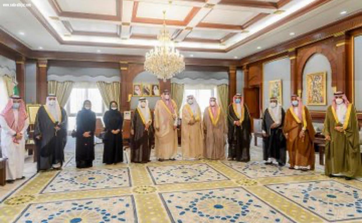 أمير منطقة المدينة المنورة يلتقي رئيس وأعضاء مجلس إدارة الغرفة التجارية الصناعية بمحافظة ينبع