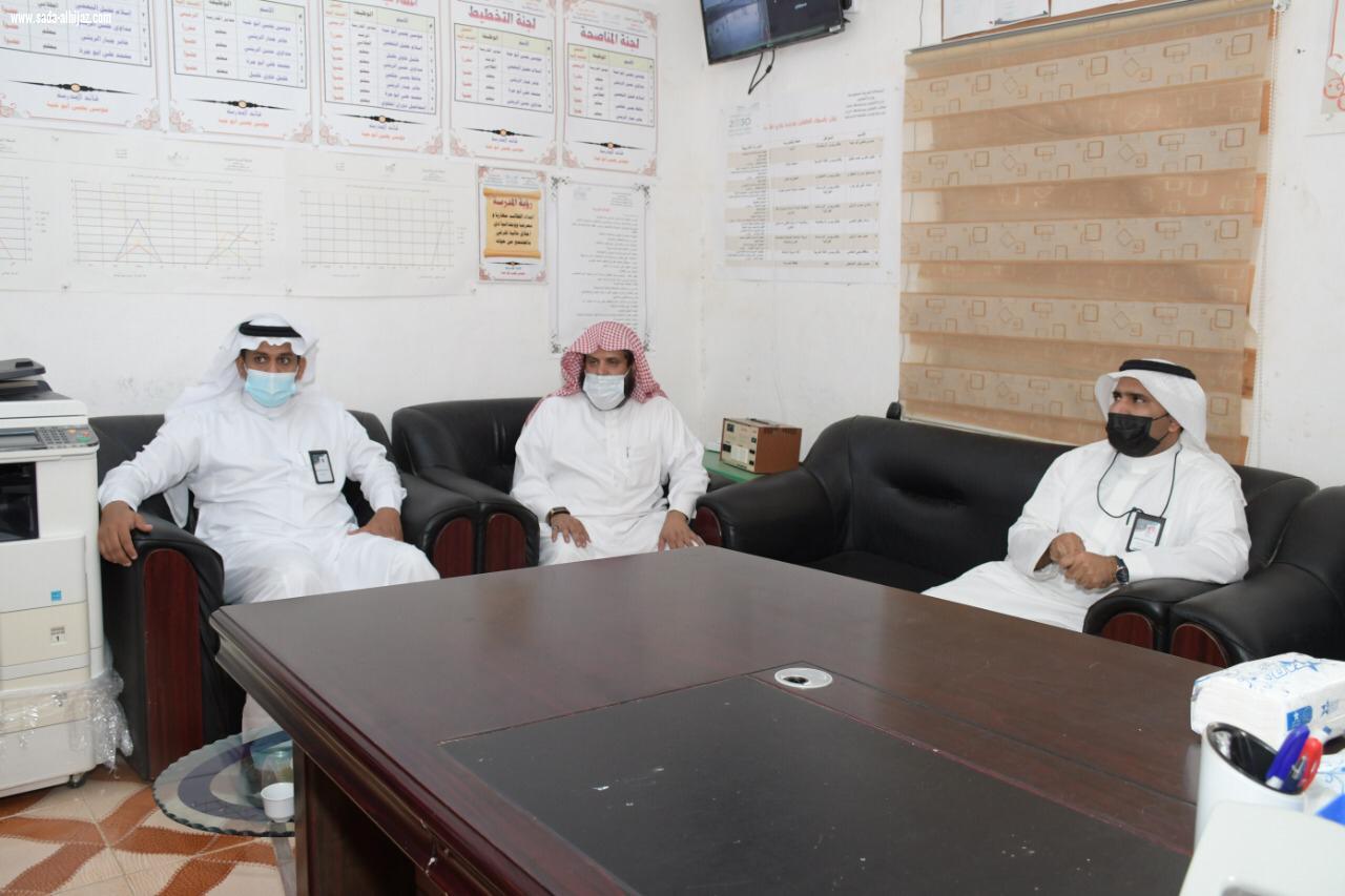 مدير تعليم صبيا يقوم بجولة على مدارس الريث